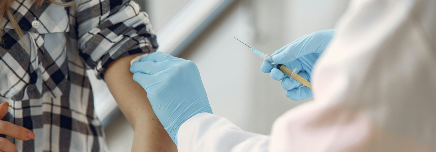 patient-receiving-diphtheria-shot