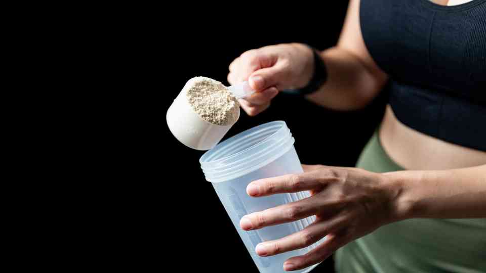 How To Choose the Right Protein Supplement to Lose Weight